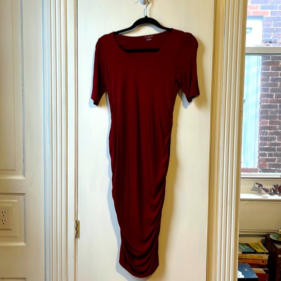 Burgundy form-fitting stretch maternity dress - Picture 1 of 3
